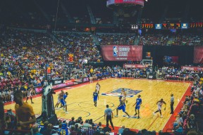 世界青少年枪击锦标赛在北京火爆进行，少年展未来之星风采，全国女子青少年枪术表演